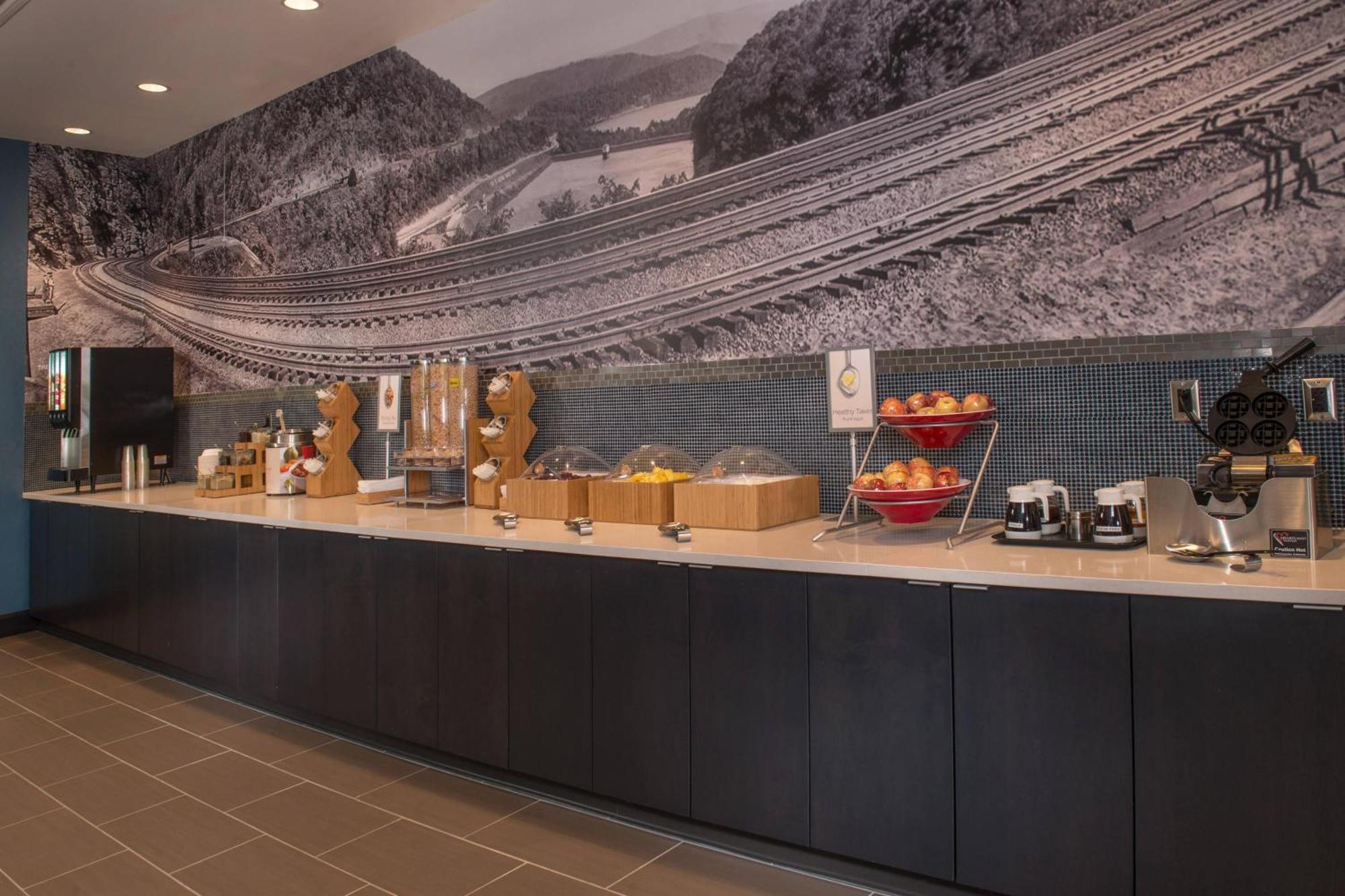 Towneplace Suites By Marriott Altoona Esterno foto